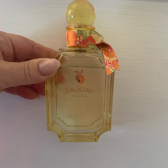 Discontinued Lily Pulitzer - Picture 2 of 2